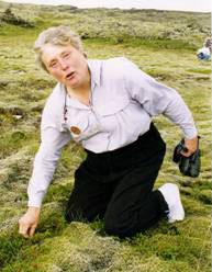 Image of Stef demonstrating how to pick and eat berries in Iceland